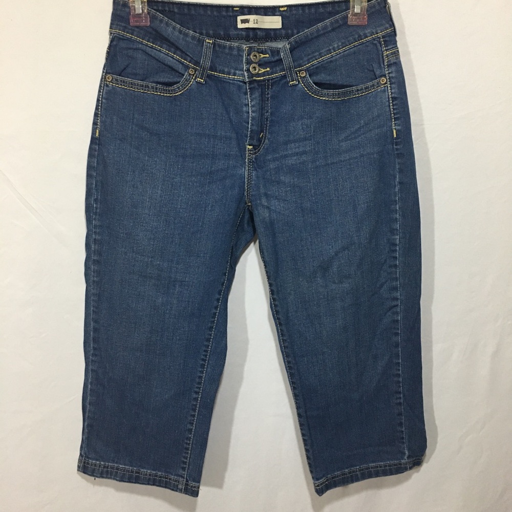 Women’s Levi’s Dark Washed Capris Pants